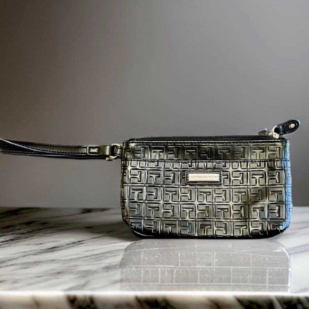 Tommy Hilfiger Womens Black Wristlet Purse